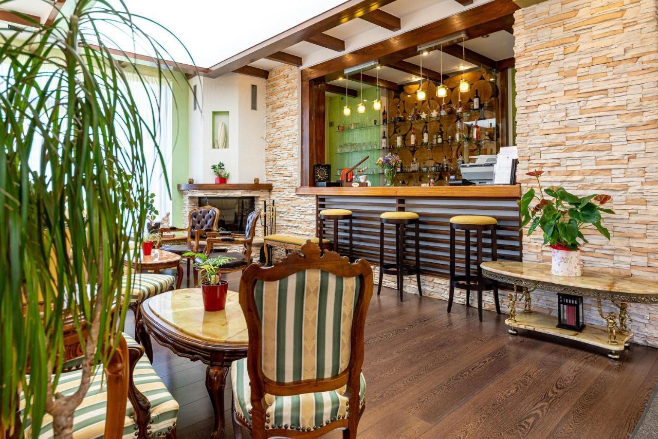 Hotel Casa Freya Buşteni Exterior foto